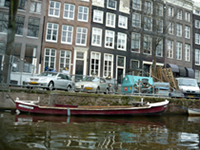 Стальной разъездной катер, повторящий конструкцию и обводы традиционных деревянных голландских лодок