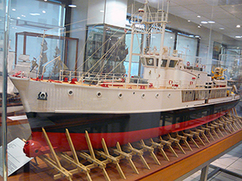 Модель научно-исследовательского судна Кусто «Calypso»